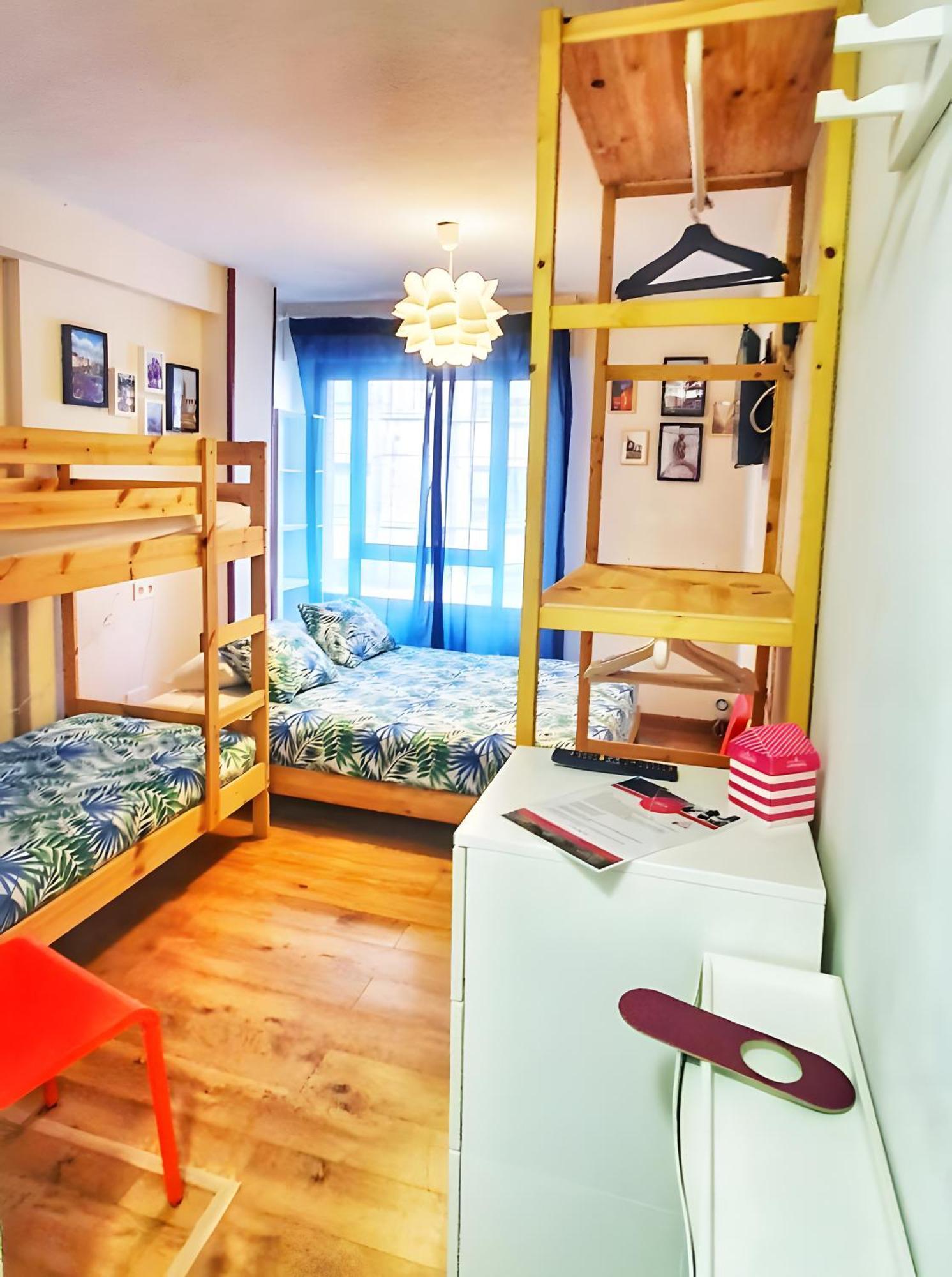 Bed & Breakfast Life Magenta