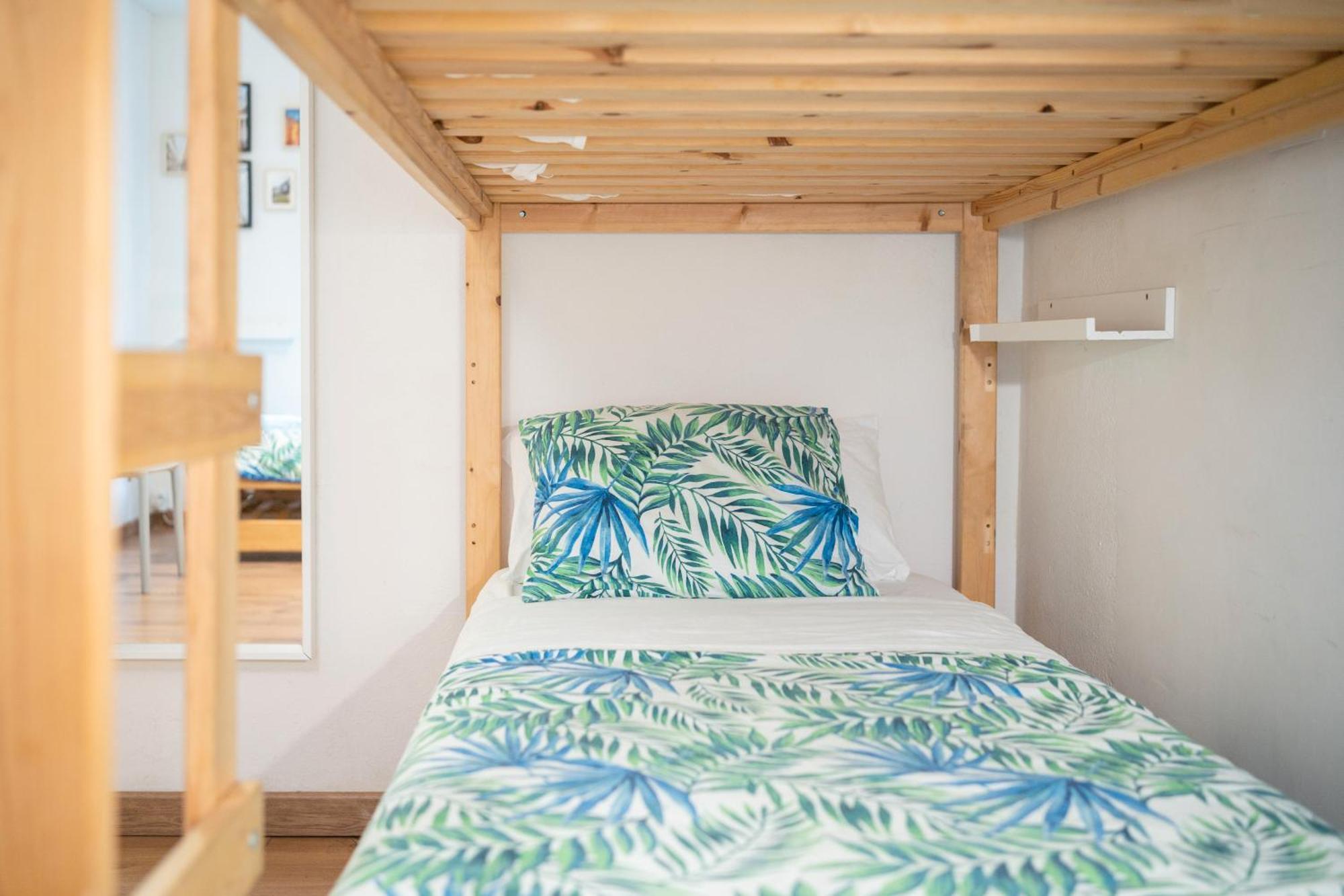 Bed & Breakfast Life Magenta